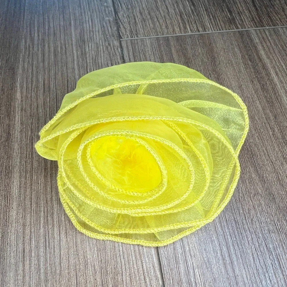 Yellow Feather Glamour Costume - Picture 6 of 7